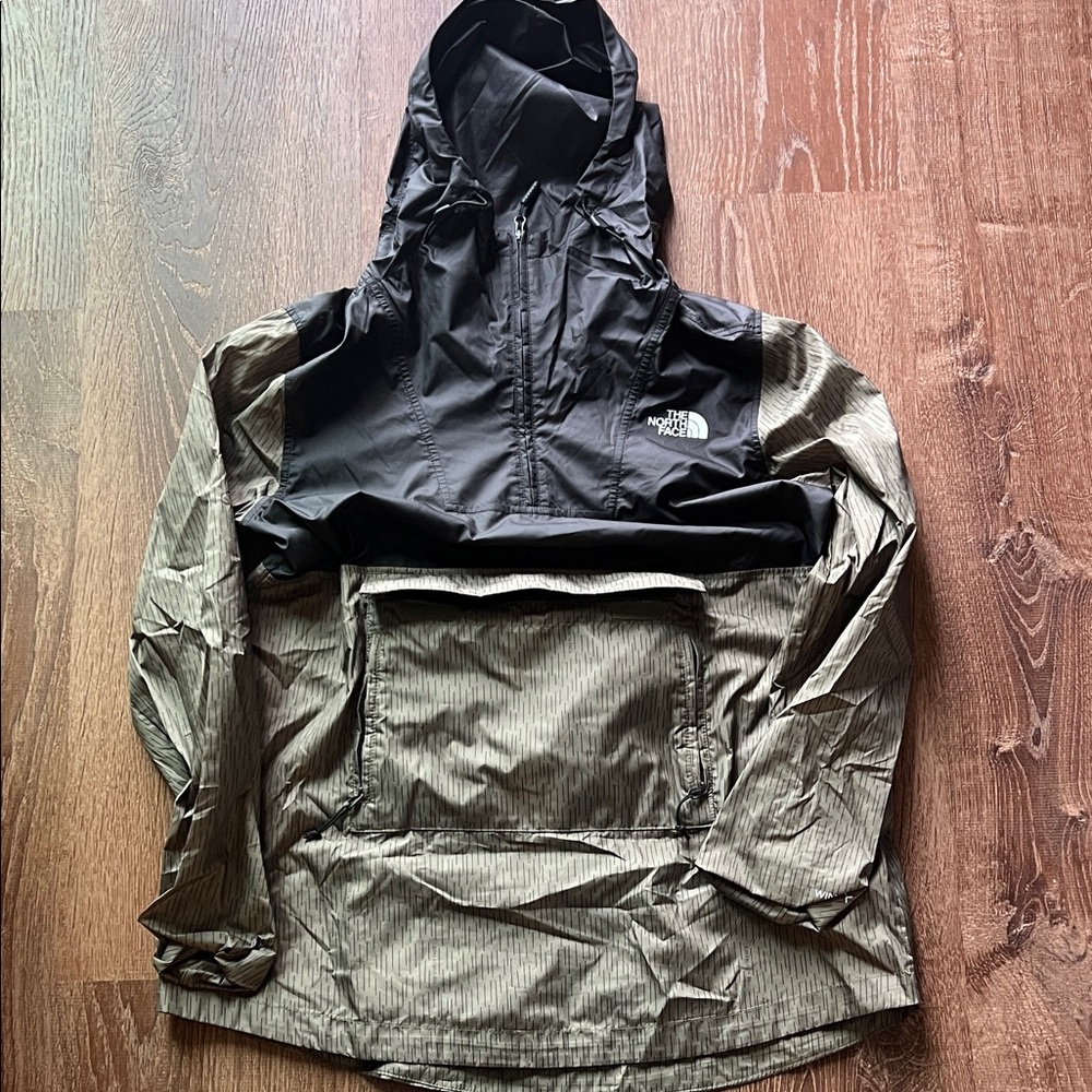 The North Face Black and Tan Raincoat packable XS
